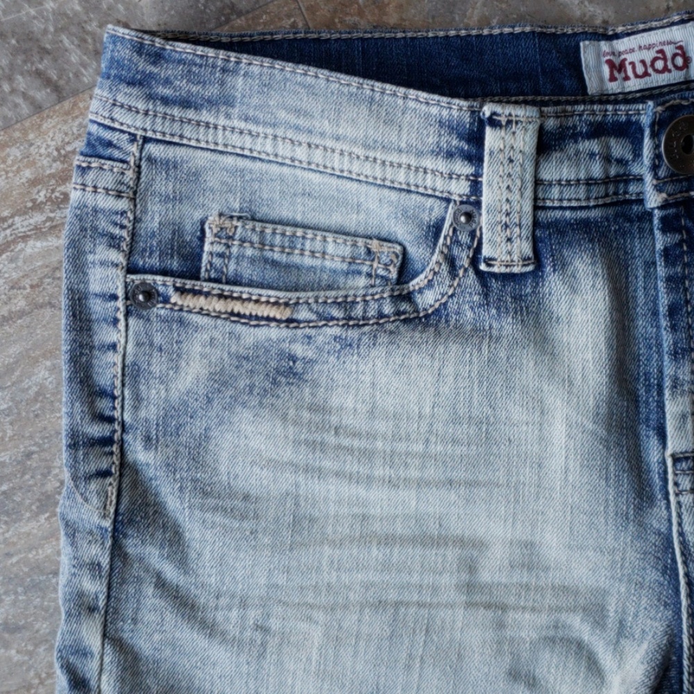 NWT Mudd size 9
Denim Jean Shorts - Picture 4 of 5